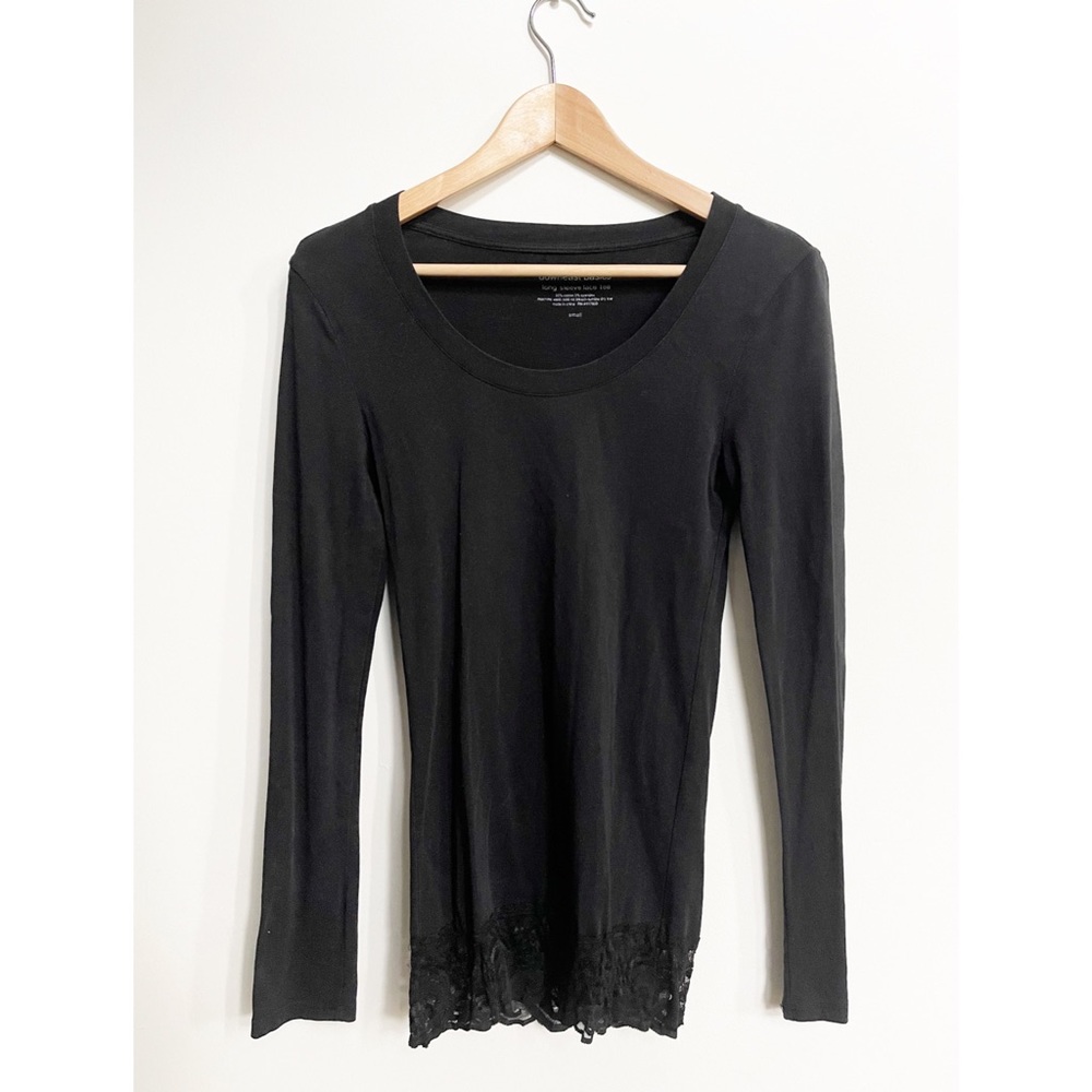 Long sleeve lace bottom trim scoop neck tee